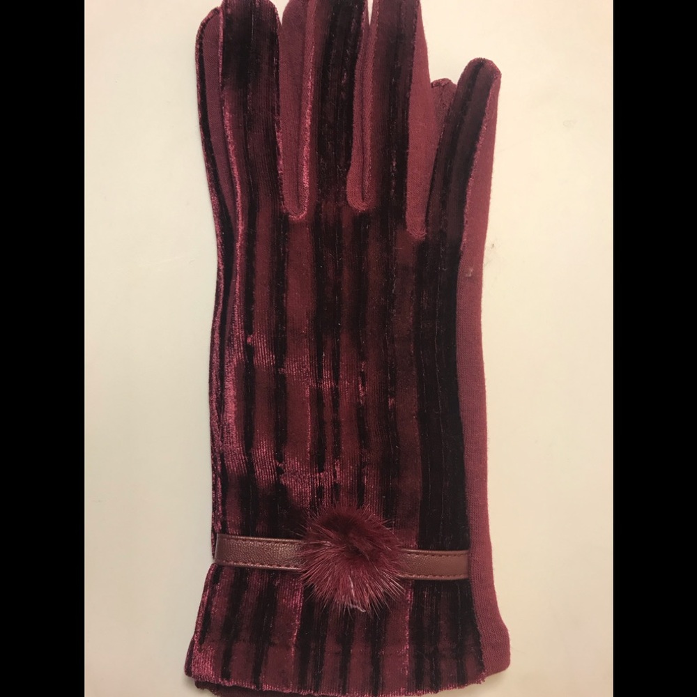 NEW touchscreen gloves for women NWT
